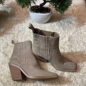 Vince Camuto size 7.5